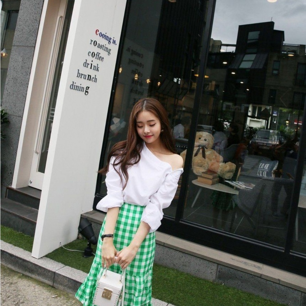 🦊🥰🍭New Sexy Chic White Asymmetrical Blouse